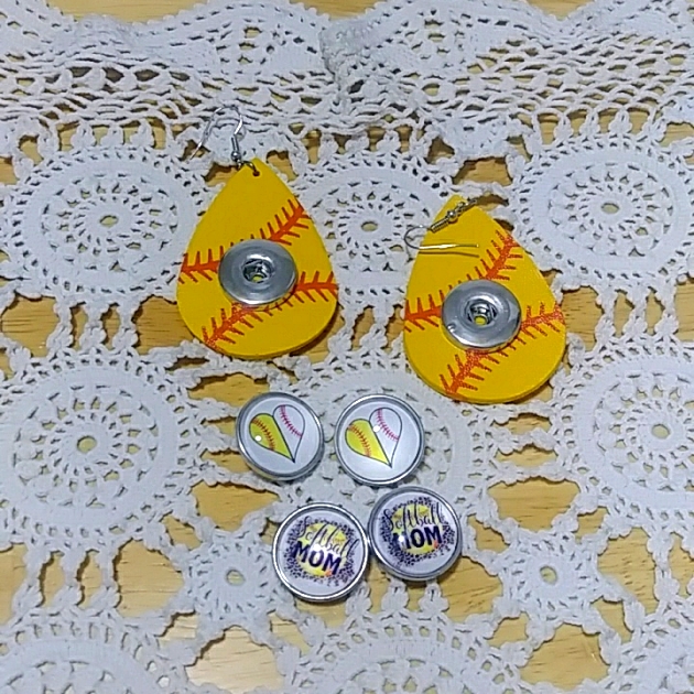 Softball Mom Snap Buttons With Snap Bracelet